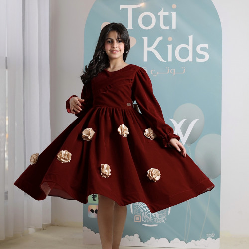 فستان بناتي مخمل عنابي بزهور بارزة | فستان شتوي فاخر - 1100 فستان بناتي مخمل عنابي بزهور بارزة | فستان شتوي فاخر - 1100