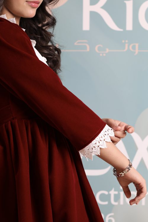 فستان بناتي مخمل بياقة مطرزة ودانتيل | فستان شتوي كلاسيكي - 1109