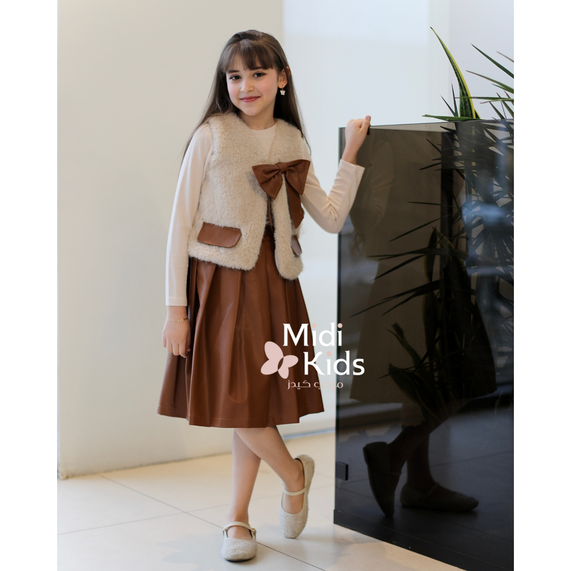 طقم بناتي بيج فاتح 3 قطع | جاكيت بفيونكة وجيوب وتيور - Mk25901