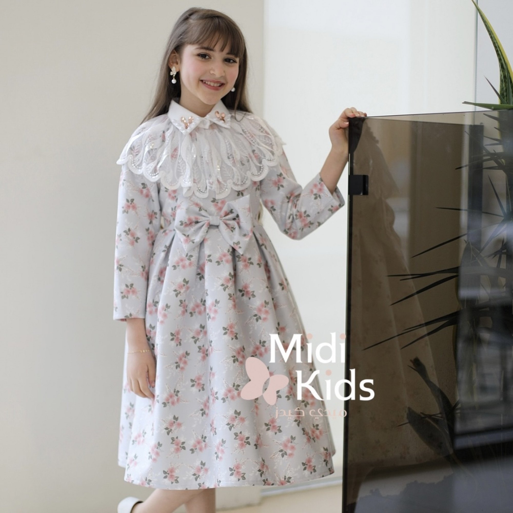 فستان بناتي مورد ناعم | فيونكة خصر أنيقة وتفاصيل رقبة ذانتيل - M3766