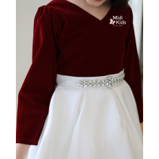 فستان بناتي مخمل عنابي | تصميم فاخر يزينه إكسسوار لامع - M3785