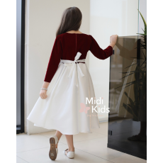 فستان بناتي مخمل عنابي | تصميم فاخر يزينه إكسسوار لامع - M3785