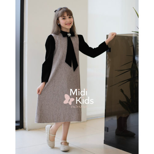 فستان شتوي تريكو فاخر | ياقة وأكمام مخمل أسود وإكسسوار لامع - M3799