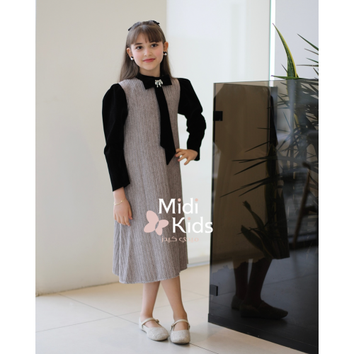 فستان شتوي تريكو فاخر | ياقة وأكمام مخمل أسود وإكسسوار لامع - M3799