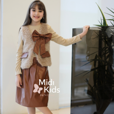 طقم بناتي بيج غامق 3 قطع | جاكيت بفيونكة وجيوب وتيور - Mk25910