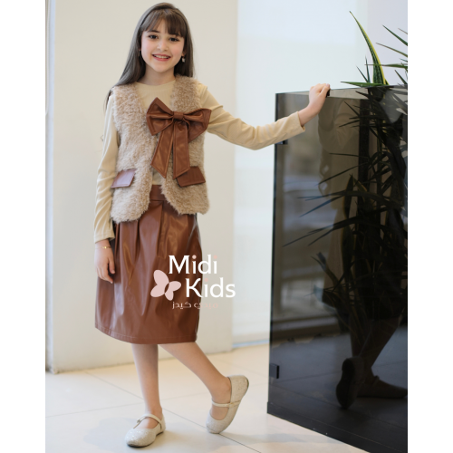 طقم بناتي بيج غامق 3 قطع | جاكيت بفيونكة وجيوب وتيور - Mk25910