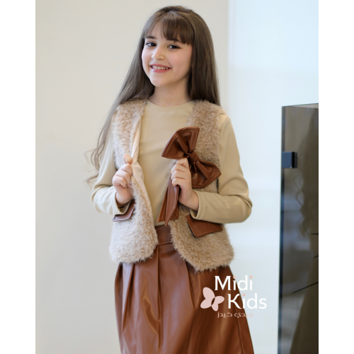 طقم بناتي بيج غامق 3 قطع | جاكيت بفيونكة وجيوب وتيور - Mk25910