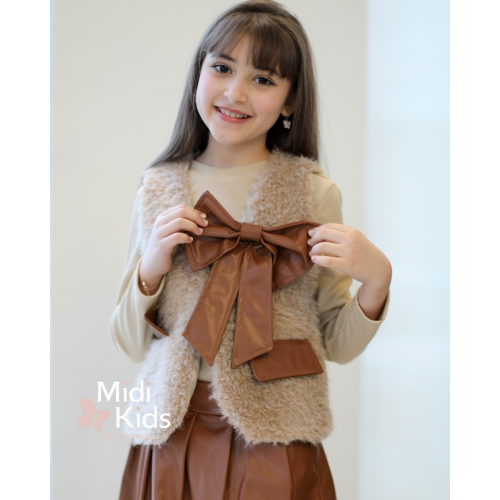 طقم بناتي بيج غامق 3 قطع | جاكيت بفيونكة وجيوب وتيور - Mk25910