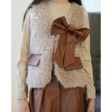 طقم بناتي بيج غامق 3 قطع | جاكيت بفيونكة وجيوب وتيور - Mk25910