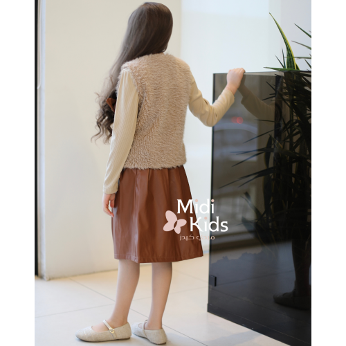 طقم بناتي بيج غامق 3 قطع | جاكيت بفيونكة وجيوب وتيور - Mk25910