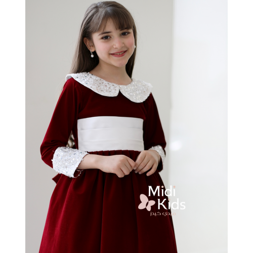 فستان مخمل عنابي فاخر | صدر أبيض وأكمام براقة لإطلالة استثنائية - M3786