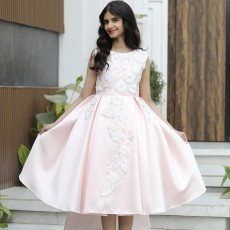 فستان بناتي خربزي بتطريز فاخر مكيادو | فستان بفيونكة خلفية كبيرة - M3761 فستان بناتي خربزي بتطريز فاخر مكيادو | فستان بفيونكة خلفية كبيرة - M3761