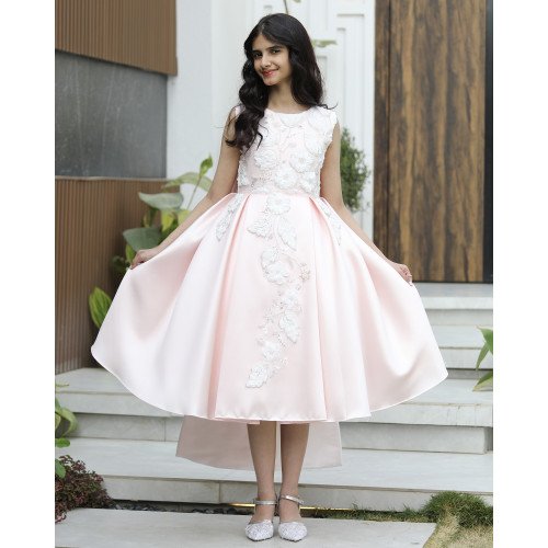 فستان بناتي خربزي بتطريز فاخر مكيادو | فستان بفيونكة خلفية كبيرة - M3761