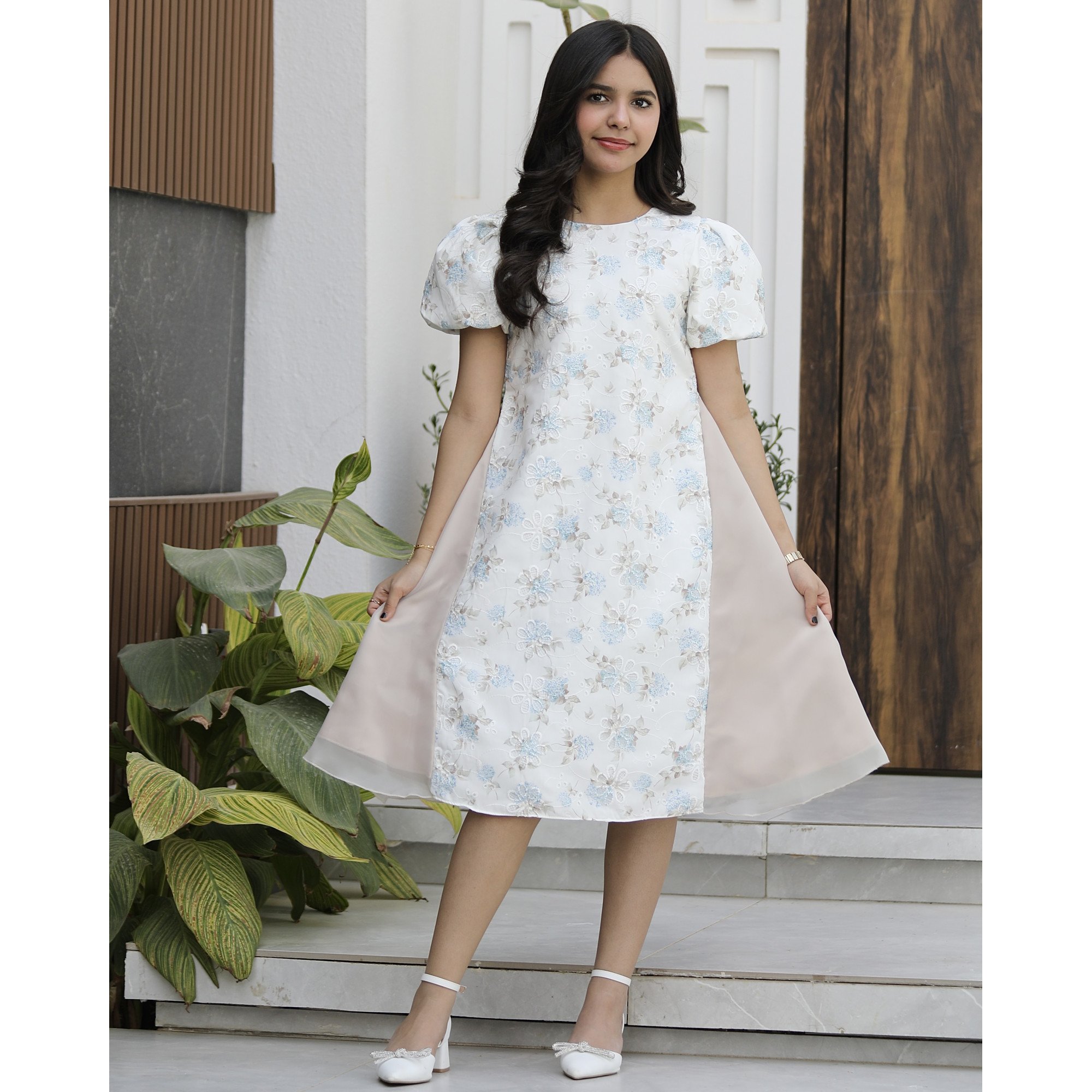 فستان بناتي بزهور سماوية وبيج | تصميم واسع بدون خصر - M3744