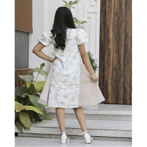 فستان بناتي بزهور سماوية وبيج | تصميم واسع بدون خصر - M3744