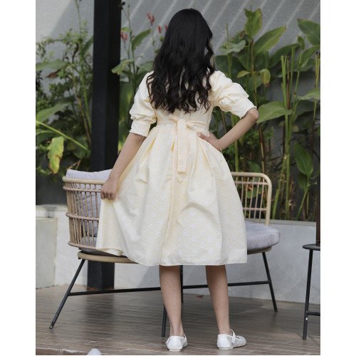 فستان بناتي أصفر مورد | تصميم ياقة وأكمام مرصعة بالفصوص - 1137