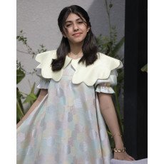 فستان بناتي سداسي ملون | تصميم مفتوح الخصر ودلعة صفراء - 1182