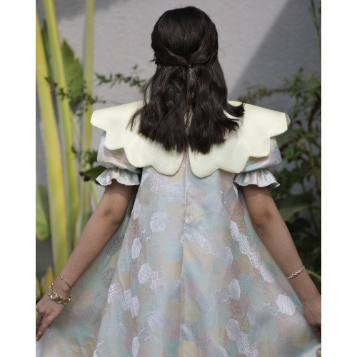 فستان بناتي سداسي ملون | تصميم مفتوح الخصر ودلعة صفراء - 1182