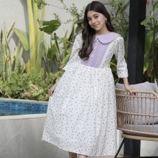 فستان بناتي زهور بنفسجي بقطعة صدر طبقات مطرزة وأزرار | نسمات الخزامى - 1141