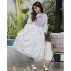 فستان بناتي زهور بنفسجي بقطعة صدر طبقات مطرزة وأزرار | نسمات الخزامى - 1141