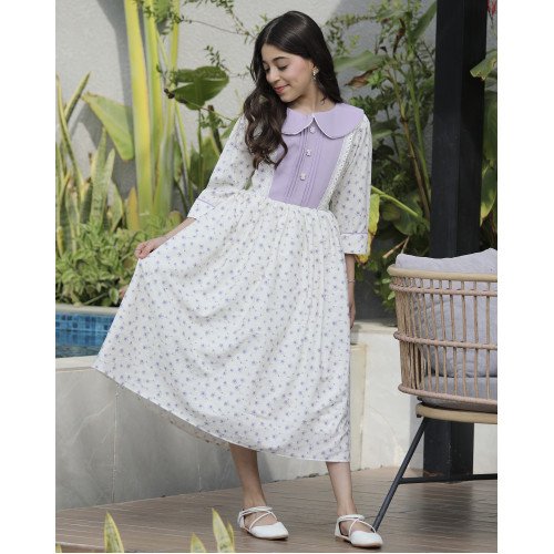 فستان بناتي زهور بنفسجي بقطعة صدر طبقات مطرزة وأزرار | نسمات الخزامى - 1141