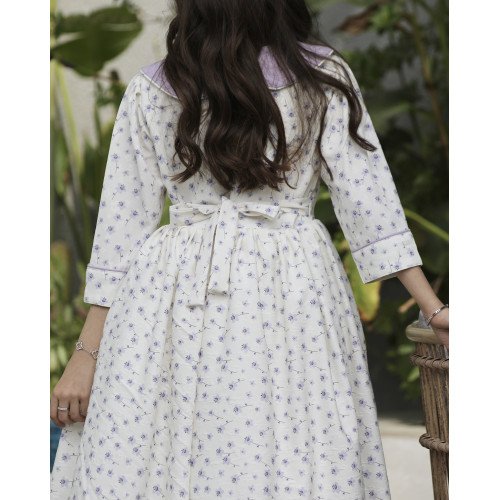 فستان بناتي زهور بنفسجي بقطعة صدر طبقات مطرزة وأزرار | نسمات الخزامى - 1141