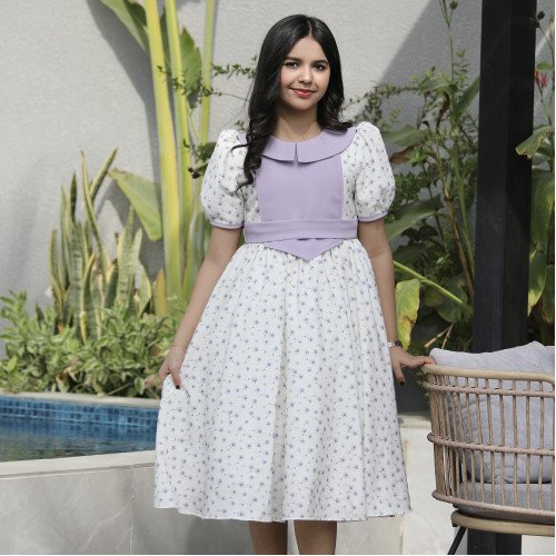 فستان بناتي زهور بنفسجي | تصميم بقطعة صدر منسدلة وحزام - 1140 فستان بناتي زهور بنفسجي | تصميم بقطعة صدر منسدلة وحزام - 1140