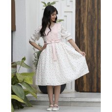 فستان بناتي زهور وردي بفيونكة خصر حديثة وتصميم فريد | سحر التجدد - 1191 فستان بناتي زهور وردي بفيونكة خصر حديثة وتصميم فريد | سحر التجدد - 1191