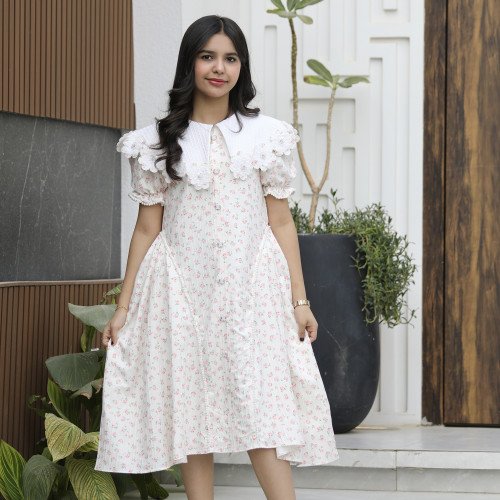 فستان بناتي مورد بياقة مرصعة وأزرار لؤلؤ | حديقة من الأناقة وبريق اللؤلؤ - 1181 فستان بناتي مورد بياقة مرصعة وأزرار لؤلؤ | حديقة من الأناقة وبريق اللؤلؤ - 1181