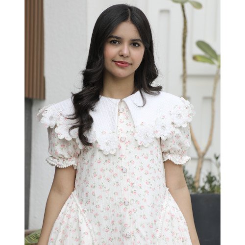 فستان بناتي مورد بياقة مرصعة وأزرار لؤلؤ | حديقة من الأناقة وبريق اللؤلؤ - 1181