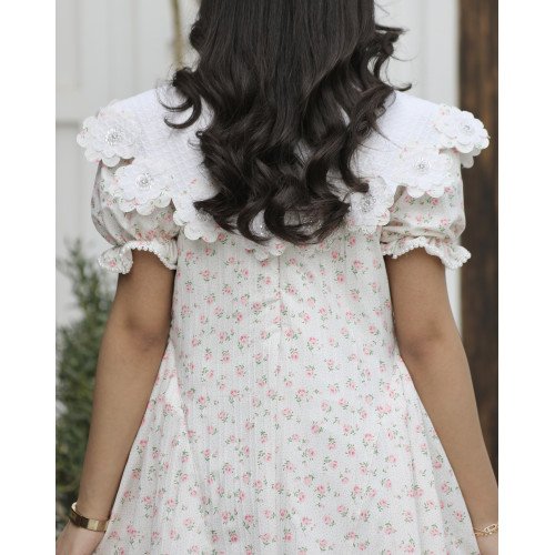 فستان بناتي مورد بياقة مرصعة وأزرار لؤلؤ | حديقة من الأناقة وبريق اللؤلؤ - 1181