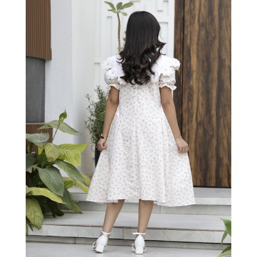 فستان بناتي مورد بياقة مرصعة وأزرار لؤلؤ | حديقة من الأناقة وبريق اللؤلؤ - 1181