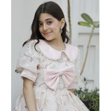 فستان بناتي وردي بفيونكة لؤلؤ وأكمام مرصعة | حين تلتقي الرقة بالفخامة - 1183 فستان بناتي وردي بفيونكة لؤلؤ وأكمام مرصعة | حين تلتقي الرقة بالفخامة - 1183