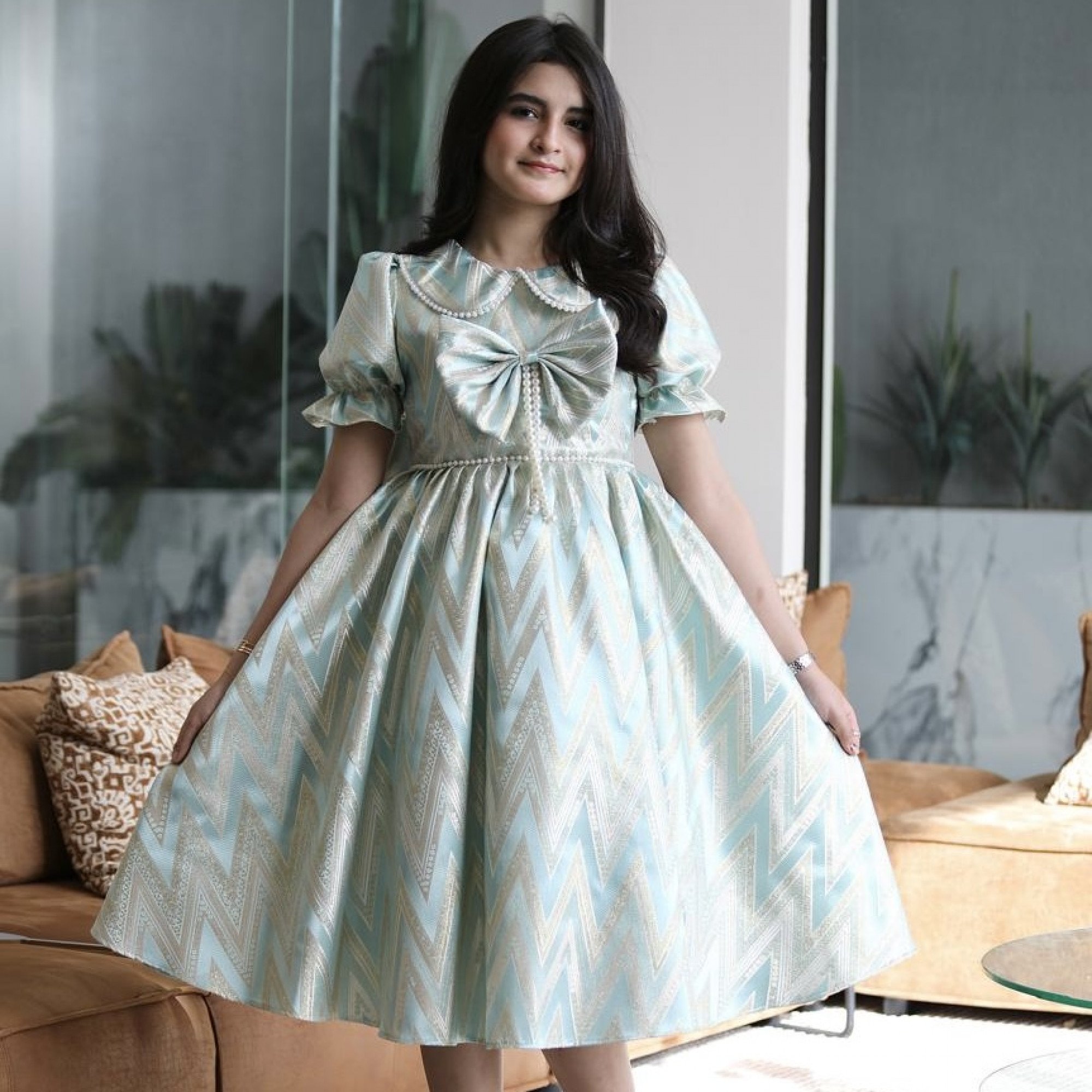 فستان بناتي سحر الألوان بتطريز ذهبي ولؤلؤ فاخر - 1157