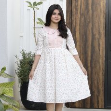 فستان بناتي زهور وردي بقطعة صدر مطرزة بالكلفة - 1190