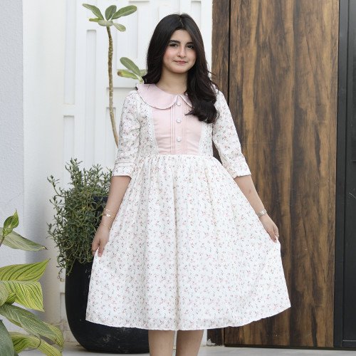 فستان بناتي زهور وردي بقطعة صدر مطرزة بالكلفة - 1190 فستان بناتي زهور وردي بقطعة صدر مطرزة بالكلفة - 1190