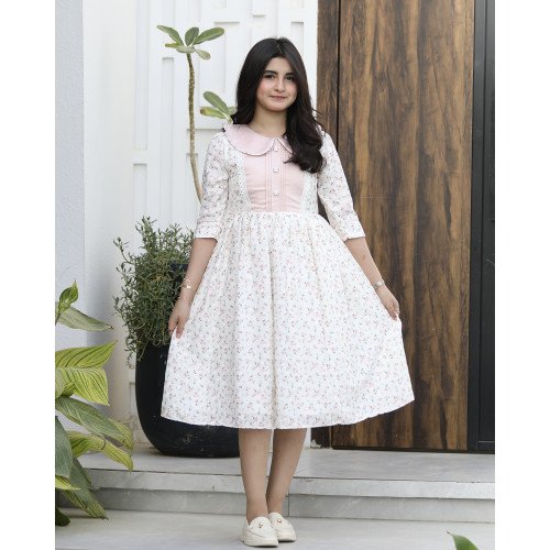 فستان بناتي زهور وردي بقطعة صدر مطرزة بالكلفة - 1190 فستان بناتي زهور وردي بقطعة صدر مطرزة بالكلفة - 1190