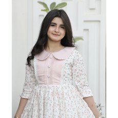 فستان بناتي زهور وردي بقطعة صدر مطرزة بالكلفة - 1190