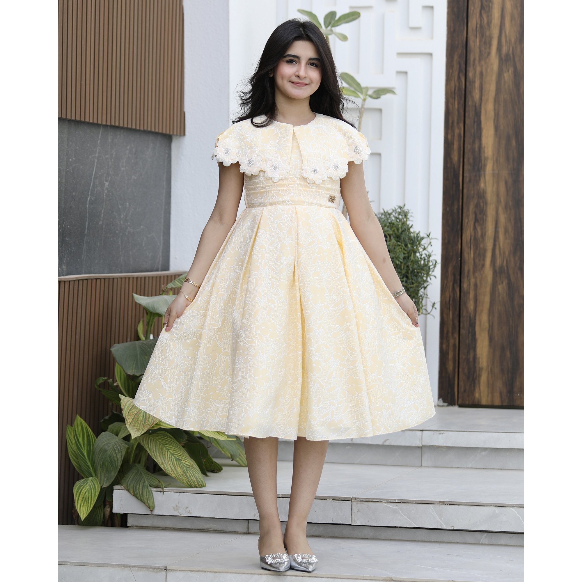 فستان بناتي أصفر مشجر | خصر بطبقات ورقبة مرصعة بالفصوص - 1133