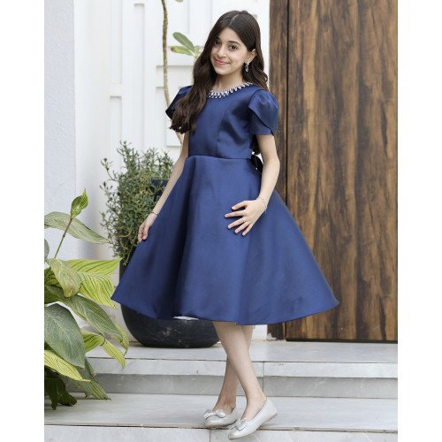 فستان بناتي سهرة ميكادو كحلي باكسسوار رقبة وأكمام مبتكرة - m3797 فستان بناتي سهرة ميكادو كحلي باكسسوار رقبة وأكمام مبتكرة - m3797