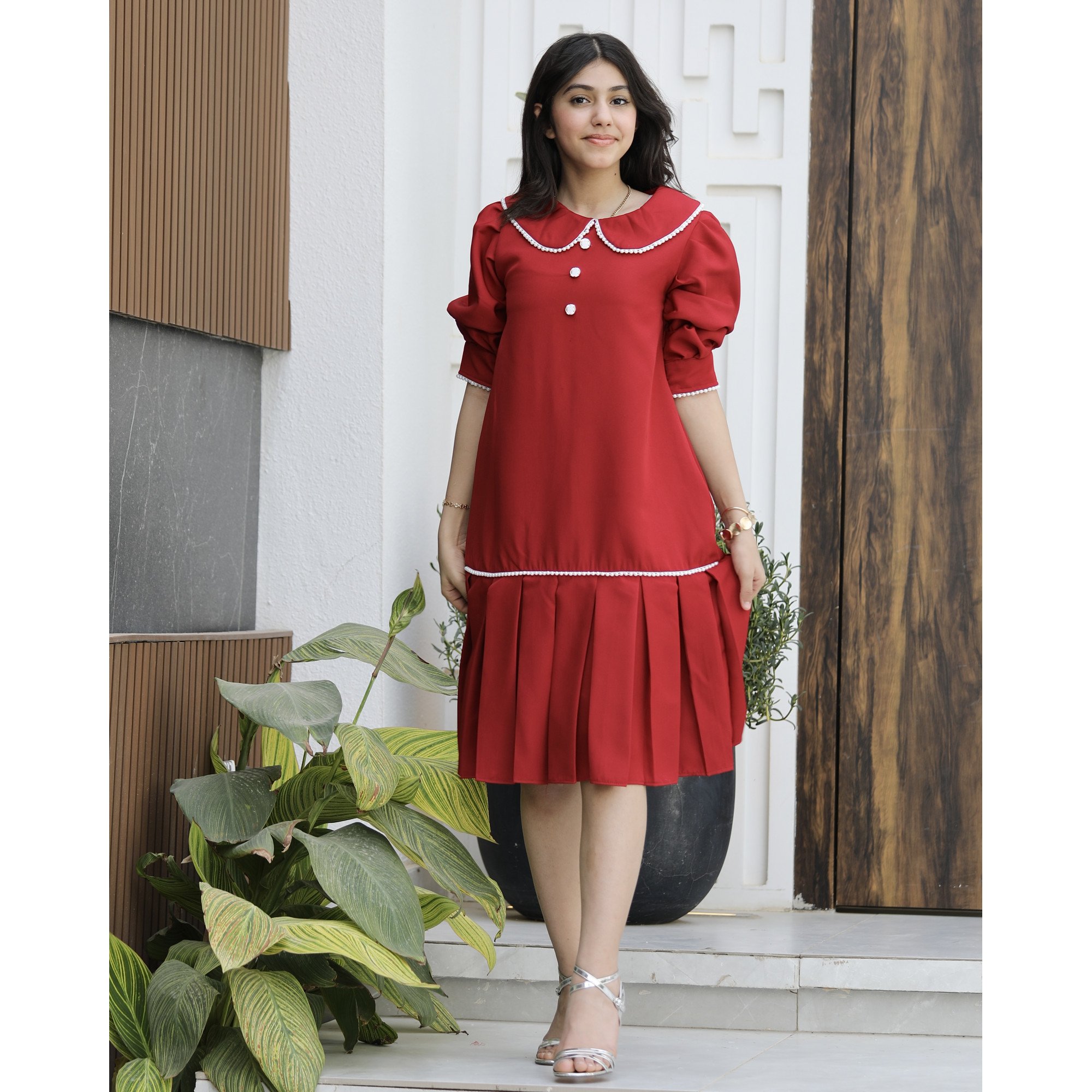 فستان بناتي أحمر مرصع باللؤلؤ وكشكشة سفلية | ألوان (أحمر، عودي، ليموني) - 1174