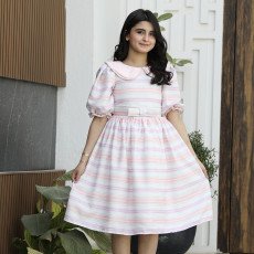 فستان بناتي ملون بخطوط متناسقة وياقة لؤلؤ | تصميم ربطة الخصر - 1148