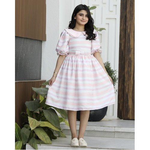فستان بناتي ملون بخطوط متناسقة وياقة لؤلؤ | تصميم ربطة الخصر - 1148