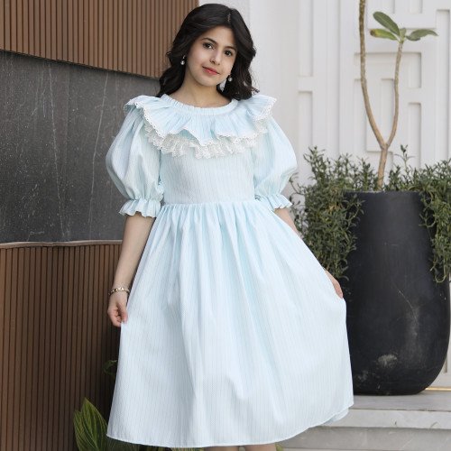 فستان بناتي مقلم بياقة كشكشة انسيابية | ألوان (سماوي، لحمي) - 1143 فستان بناتي مقلم بياقة كشكشة انسيابية | ألوان (سماوي، لحمي) - 1143