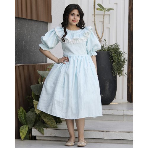 فستان بناتي مقلم بياقة كشكشة انسيابية | ألوان (سماوي، لحمي) - 1143 فستان بناتي مقلم بياقة كشكشة انسيابية | ألوان (سماوي، لحمي) - 1143