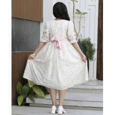 فستان بناتي زهور وردي فاتح بفيونكة خصر حديثة وتصميم فريد | سحر التجدد - 1155 فستان بناتي زهور وردي فاتح بفيونكة خصر حديثة وتصميم فريد | سحر التجدد - 1155