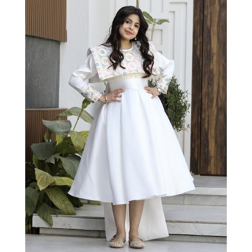 فستان بناتي ميكادو بتطريز دلعة ملونة وذيل طويل مطرز - m3802 فستان بناتي ميكادو بتطريز دلعة ملونة وذيل طويل مطرز - m3802