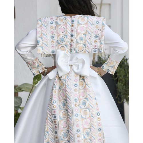 فستان بناتي ميكادو بتطريز دلعة ملونة وذيل طويل مطرز - m3802