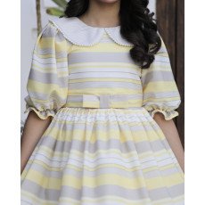 فستان بناتي مخطط أصفر ورمادي بياقة لؤلؤ | إطلالة كلاسيكية - 1149 فستان بناتي مخطط أصفر ورمادي بياقة لؤلؤ | إطلالة كلاسيكية - 1149