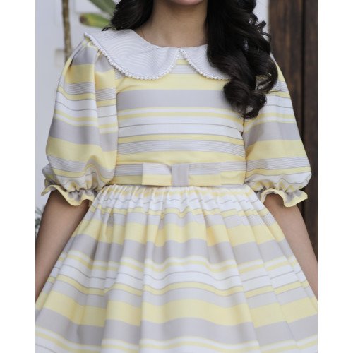 فستان بناتي مخطط أصفر ورمادي بياقة لؤلؤ | إطلالة كلاسيكية - 1149 فستان بناتي مخطط أصفر ورمادي بياقة لؤلؤ | إطلالة كلاسيكية - 1149